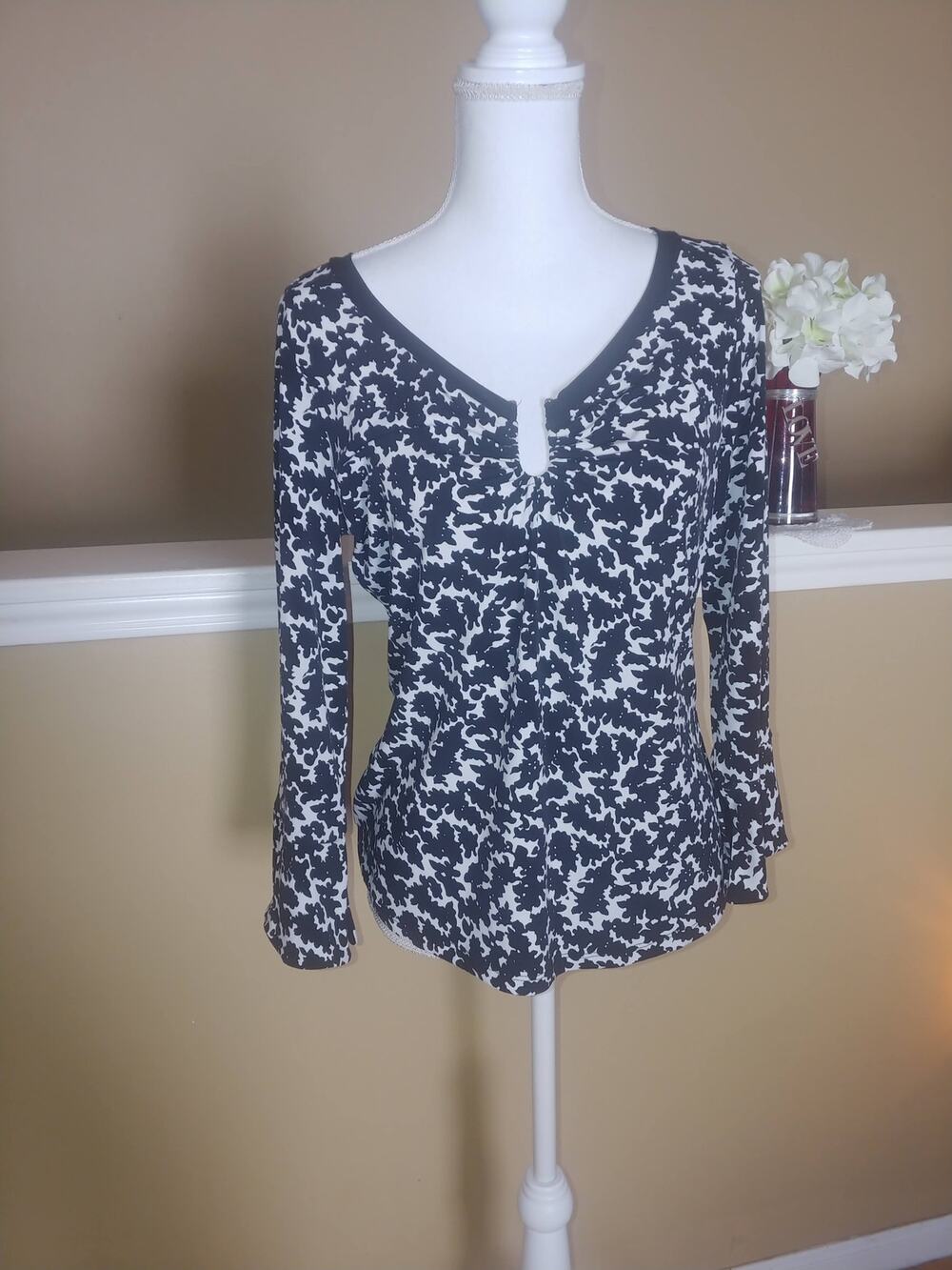 JTB Top Black White Split Layered Sleeve Metal Accent Large